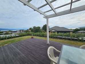 Outdoor dining - Pohara Heights House (4 Sandridge Terrace)