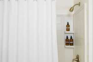 Unclassified image, 2 of 7, button - Charming Studio in perfect Marina del Rey with cool AC (Marina del Rey)