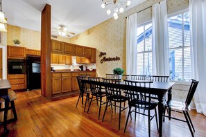 Dining - Historical home , Spacious 4-bedroom house in peaceful San Antonio with AC (San Antonio)