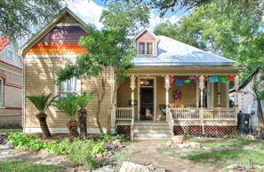 Exterior - Historical home , Spacious 4-bedroom house in peaceful San Antonio with AC (San Antonio)