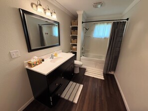 Bathroom - Tremendous 2-bedroom house with AC in charming Baker (Baker)