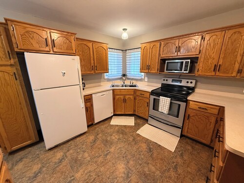 Tremendous 2-bedroom house with AC in charming Baker