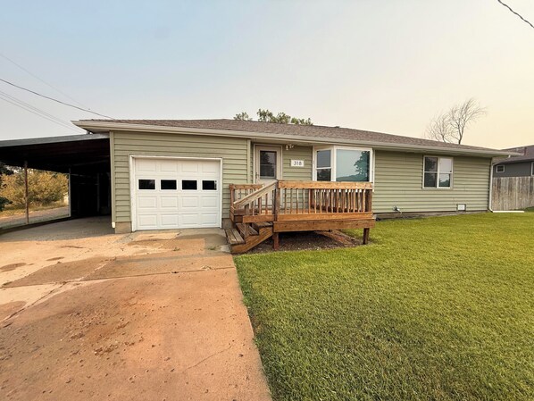 Exterior - Tremendous 2-bedroom house with AC in charming Baker (Baker)