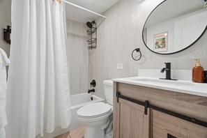 Hair dryer, towels, soap, shampoo - Mediterranean Breeze 1 - Downtown, Beach & SRQ (Sarasota)
