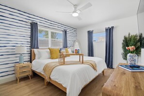 Iron/ironing board, free WiFi, bed sheets - Mediterranean Breeze 1 - Downtown, Beach & SRQ (Sarasota)