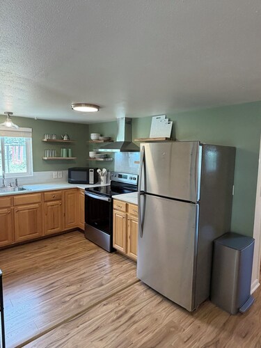 Peaceful 1-bedroom cottage with Blodgett Views in charming Hamilton