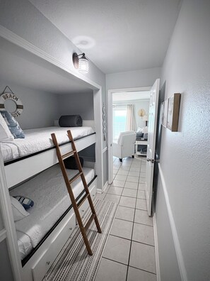 1 Schlafzimmer, Reisekinderbett, kostenloses WLAN, Bettwäsche