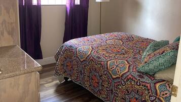 Iron/ironing board, WiFi, bed sheets