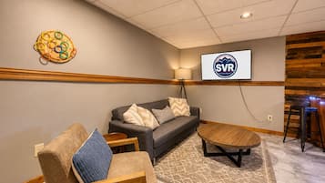 Smart-TV, peis og bordtennis