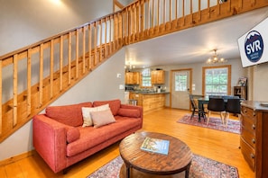 Smart TV, fireplace, ping pong - Whispering Poplars (Blairsville)