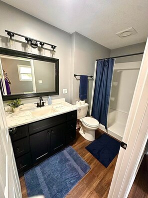Shower, hair dryer, towels, soap - The Dapper Den, a 3-bedroom newly remodeled house close to park, pool, & sports (Olney)