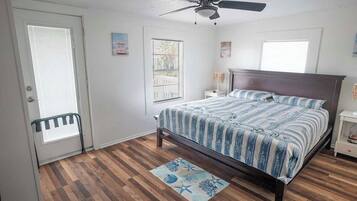 2 bedrooms, WiFi (free), bed sheets