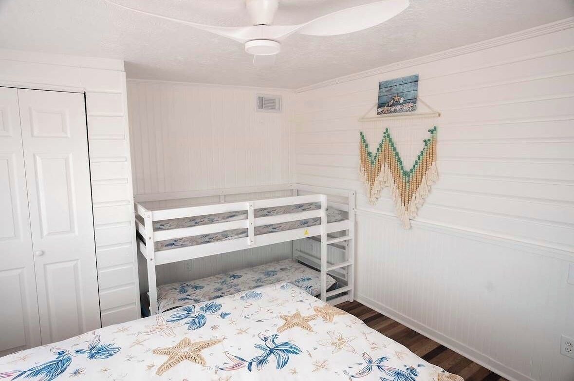 2 bedrooms, WiFi (free), bed sheets