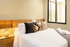 Tabla de planchar con plancha, wifi y ropa de cama 