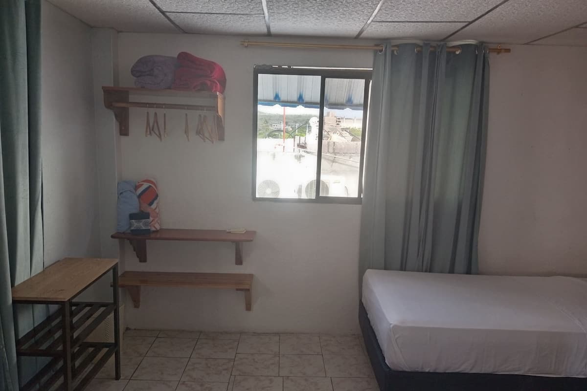 Triple Room, Multiple Beds, Non Smoking, Private Bathroom