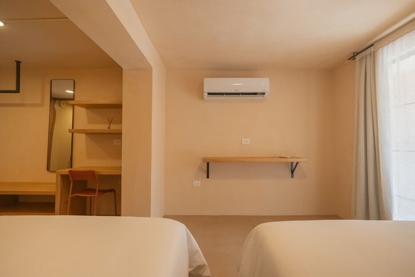 Travel cot, WiFi, bed sheets