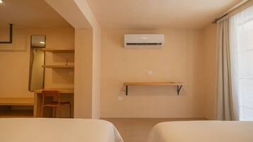 Travel cot, WiFi, bed sheets