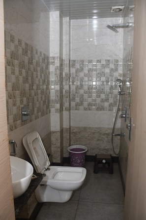 Deluxe Room, City View | Bathroom - HOTEL SHREE GANGA PALACE (Gwalior)