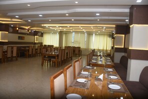 Dining - HOTEL SHREE GANGA PALACE (Gwalior)