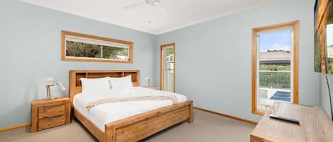 4 bedrooms, internet, bed sheets