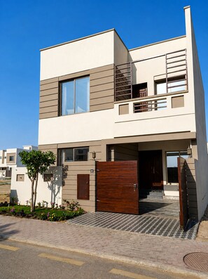 Exterior - Charming 3 Bedroom Bungalow in Karachi with AC & Comfort (Karachi)