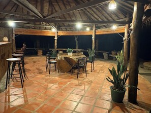 Outdoor dining - Kep Ocean Resort (Krong Kaeb)