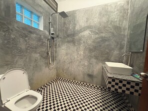 Basic Quadruple Room, Ocean View | Bathroom | Shower, towels, soap, shampoo - Kep Ocean Resort (Krong Kaeb)