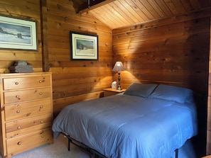 Room - Bayside Cedar Cabin - Lakefront Relaxation and Adventure (Crane Lake)