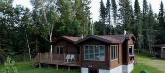 Bayside Cedar Cabin - Lakefront Relaxation and Adventure