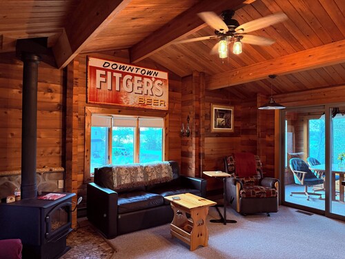 Bayside Cedar Cabin - Lakefront Relaxation and Adventure