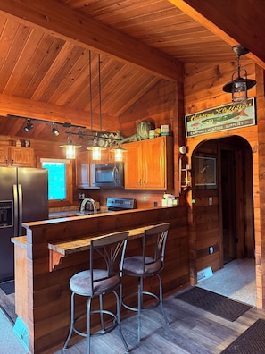 Private kitchen - Bayside Cedar Cabin - Lakefront Relaxation and Adventure (Crane Lake)