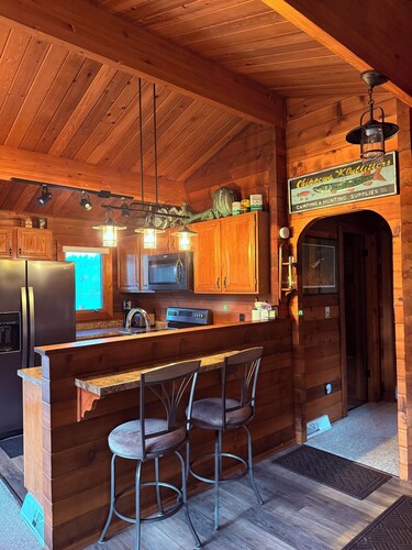 Bayside Cedar Cabin - Lakefront Relaxation and Adventure