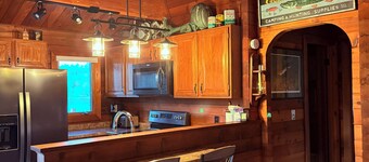 Bayside Cedar Cabin - Lakefront Relaxation and Adventure
