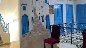 المنشأة من الداخل