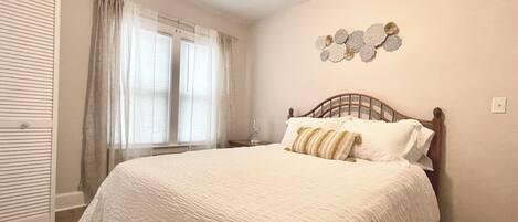 Iron/ironing board, WiFi, bed sheets