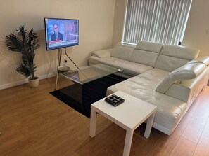 Living area - Cozy & Stylish Home Near Manchester City. (Salford)