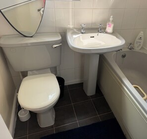 Bathroom - Cozy & Stylish Home Near Manchester City. (Salford)