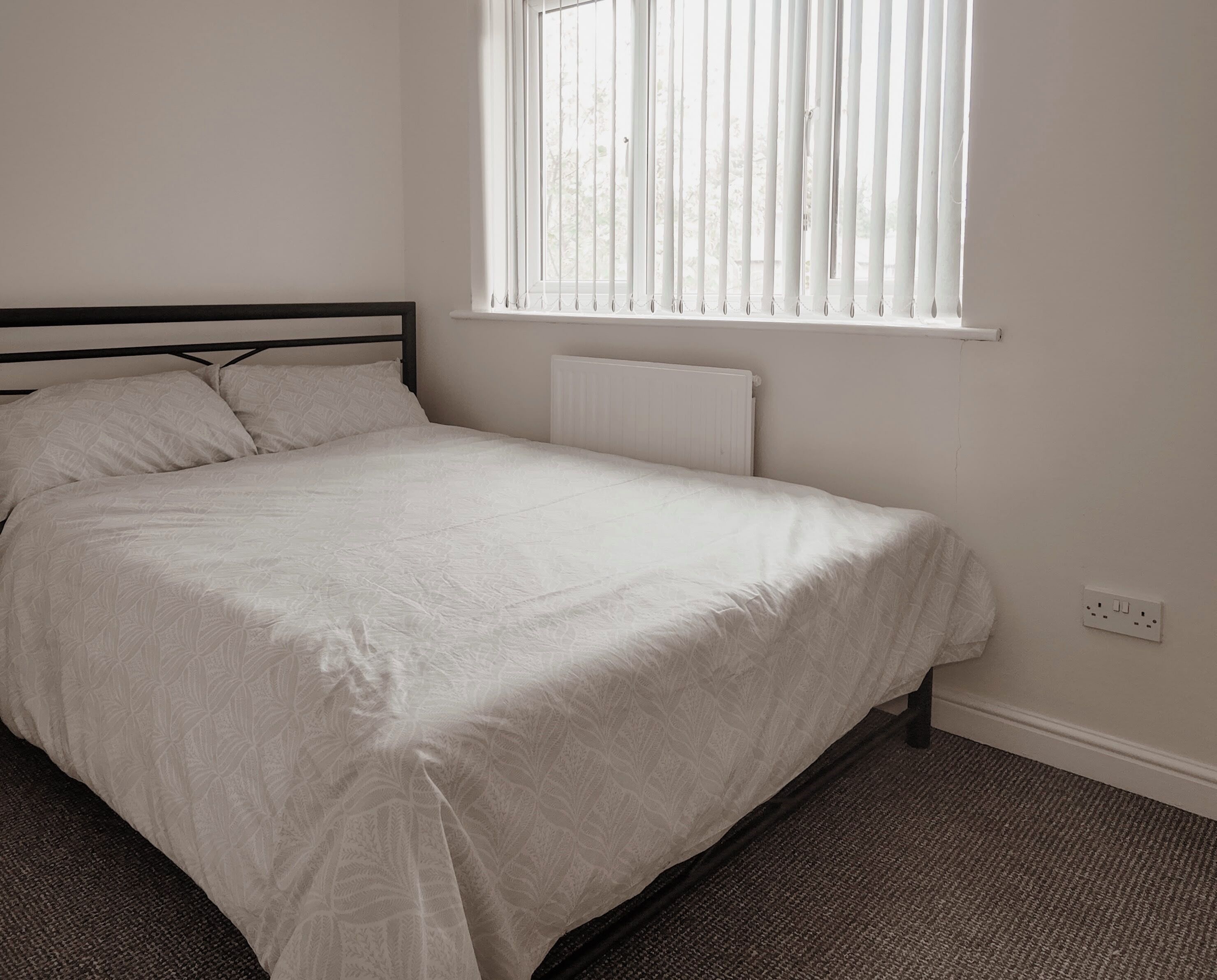 Desk, iron/ironing board, WiFi (free)