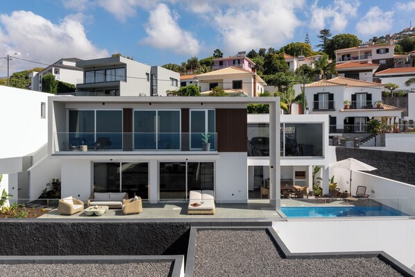 Exterior - Infinito Azul – 3-Bedroom Villa with Pool and BBQ (Funchal)