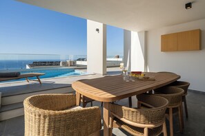 Outdoor dining - Infinito Azul – 3-Bedroom Villa with Pool and BBQ (Funchal)