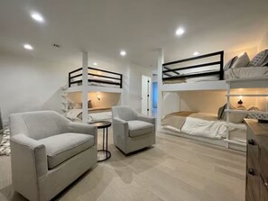 4 Schlafzimmer, Bügeleisen/Bügelbrett, kostenloses WLAN, Bettwäsche