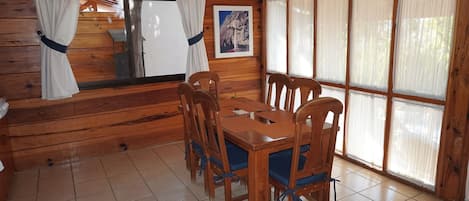Kabin Keluarga, pemandangan gunung | Tempat makan
