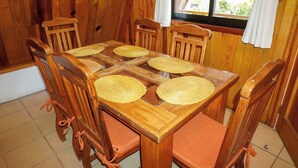 Basic Cabin, Mountain View | Dining - CABAÑAS BERNAL & HOTEL & SUITES (Quéretaro)