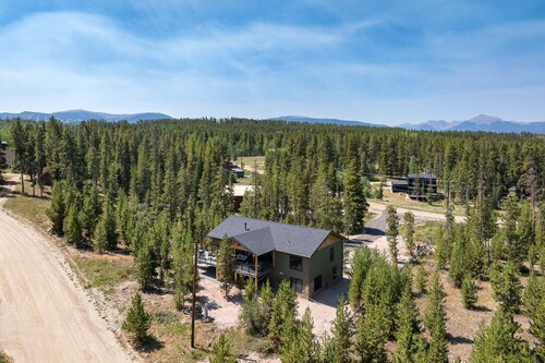 Milky Way Mountain Chalet I Private Hot Tub I Great Views I Bunk Room I Discounted Attractions