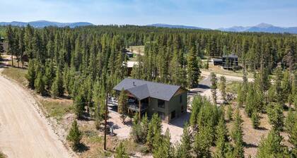Milky Way Mountain Chalet I Private Hot Tub I Great Views I Bunk Room I Discounted Attractions