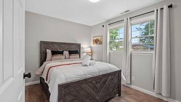 4 slaapkamers, een strijkplank/strijkijzer, gratis wifi, beddengoed