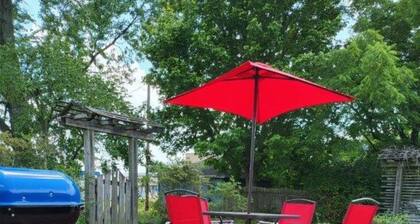Blue Bungalow - Charming 2-bedroom house in Olney