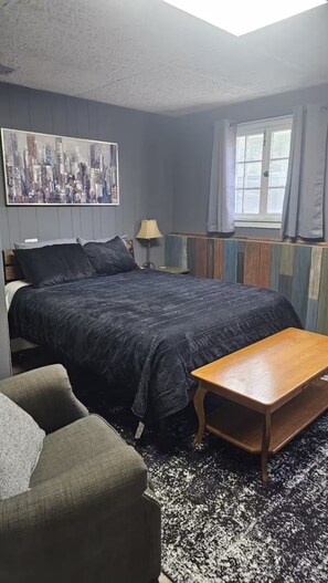 Room - Blue Bungalow - Charming 2-bedroom house in Olney (Olney)