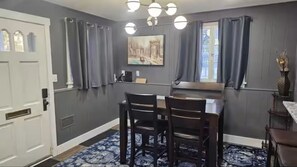 Dining - Blue Bungalow - Charming 2-bedroom house in Olney (Olney)