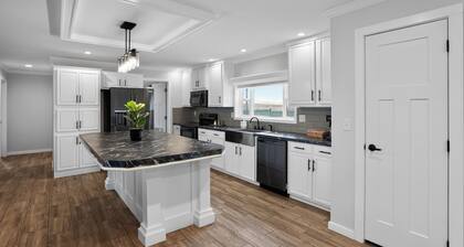 Spacious 4-bedroom house within walking distance of Maria Lake